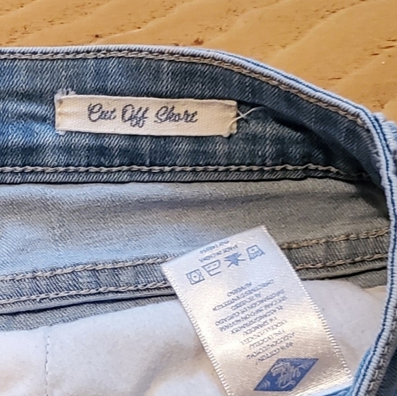 𝅺WILD Blue High Rise Raw Frayed Hem 4 Front Buttons Denim Shorts Size 7 - Picture 9 of 12